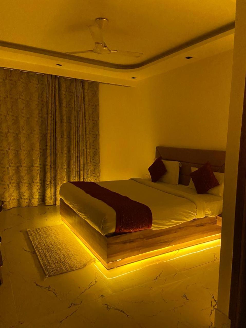 Hotel Royal Paradise By Kdson Yeni Delhi Dış mekan fotoğraf