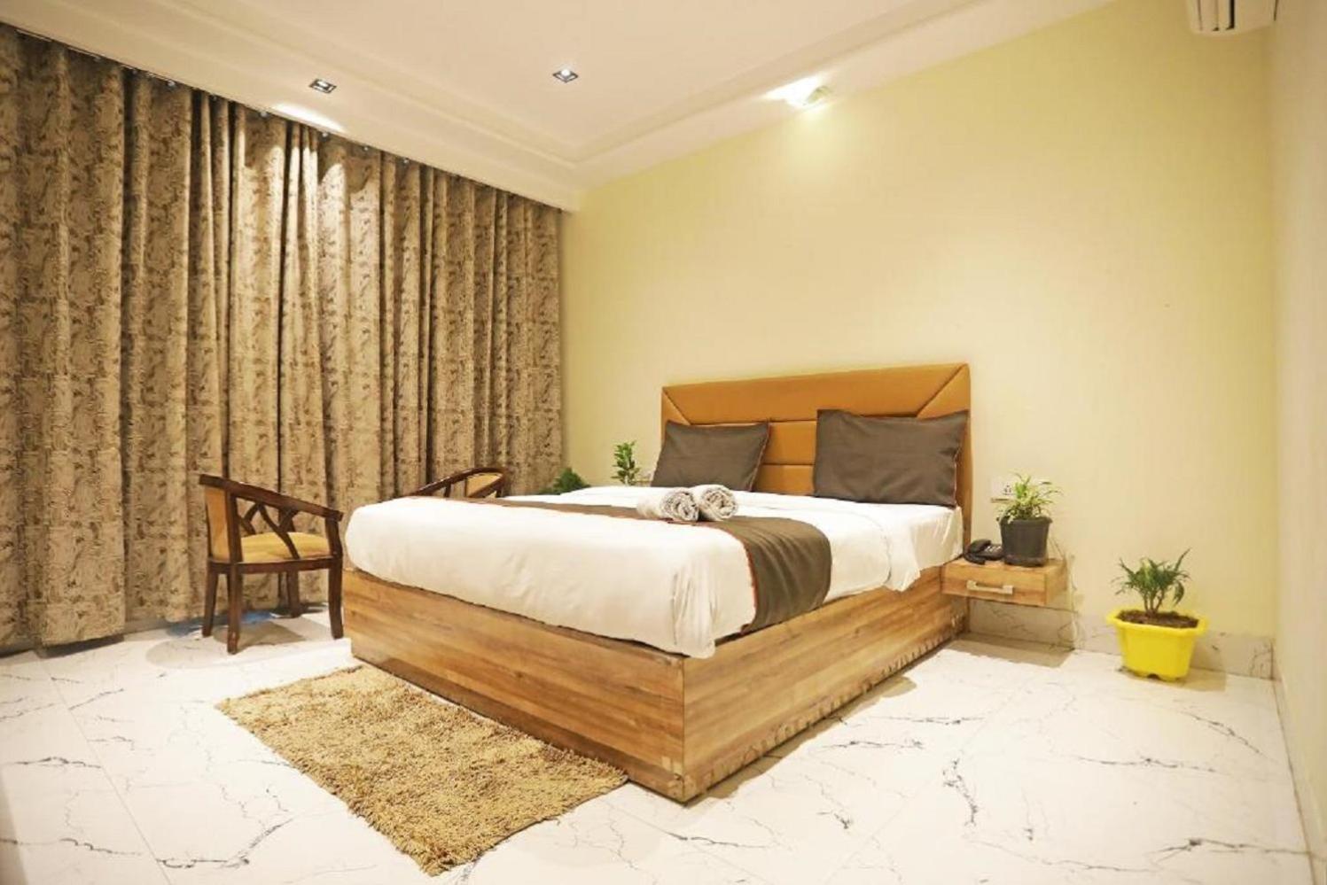 Hotel Royal Paradise By Kdson Yeni Delhi Dış mekan fotoğraf