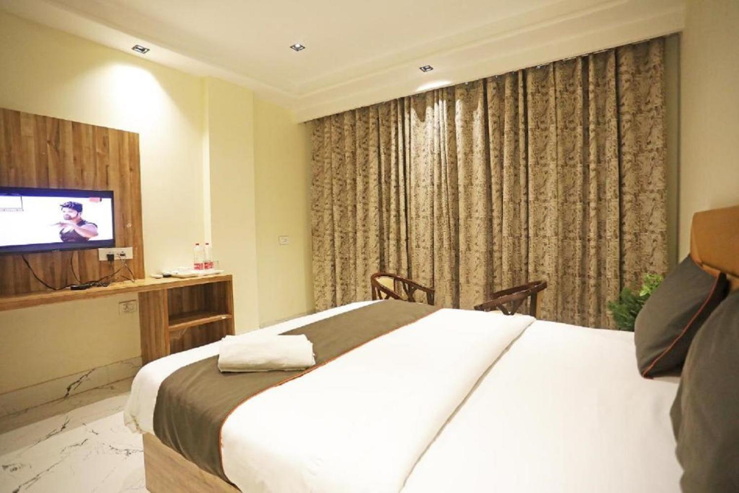 Hotel Royal Paradise By Kdson Yeni Delhi Dış mekan fotoğraf