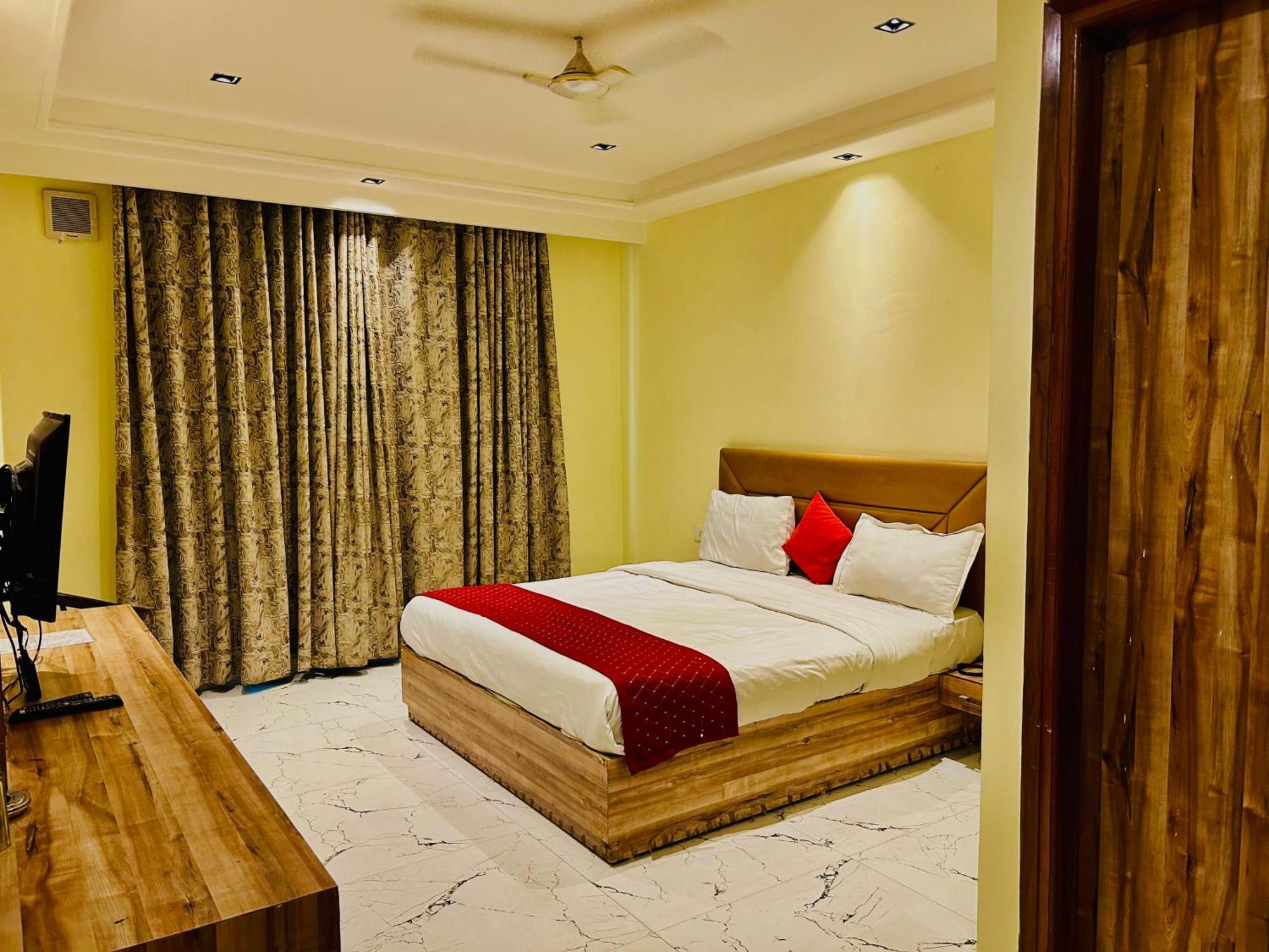 Hotel Royal Paradise By Kdson Yeni Delhi Dış mekan fotoğraf